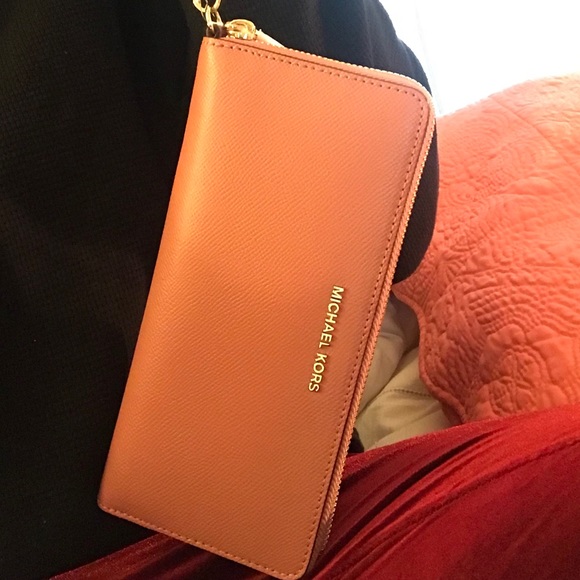 Michael Kors Crossgrain Continental Wristlet NWT - Picture 3 of 8